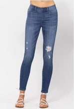 Load image into Gallery viewer, Judy Blue Mid-Rise Destroyed Pull-On Jeggings
